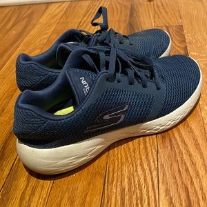 Women’s Sketchers GORUN navy sneakers size 8